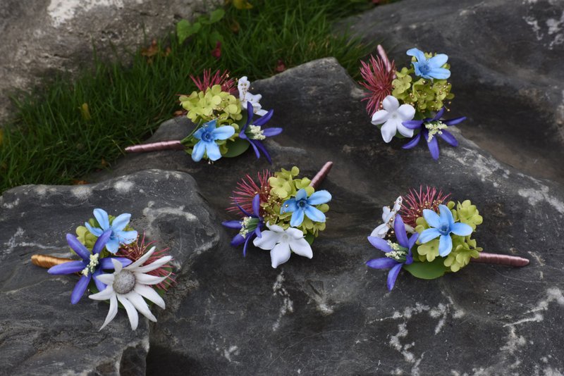 新郎x主婚人拟真胸花 - 胸花/手腕花 - 植物．花 