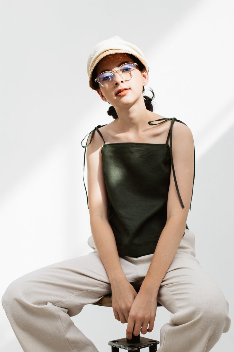 可爱细肩带背心-橄榄绿色 - 女装背心 - 棉．麻 绿色