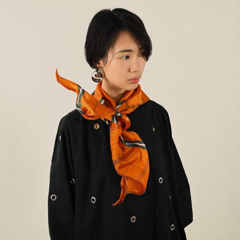 【NaSuBi Vintage】Upcycling塑形三角古着丝巾 - 丝巾 - 其他人造纤维 