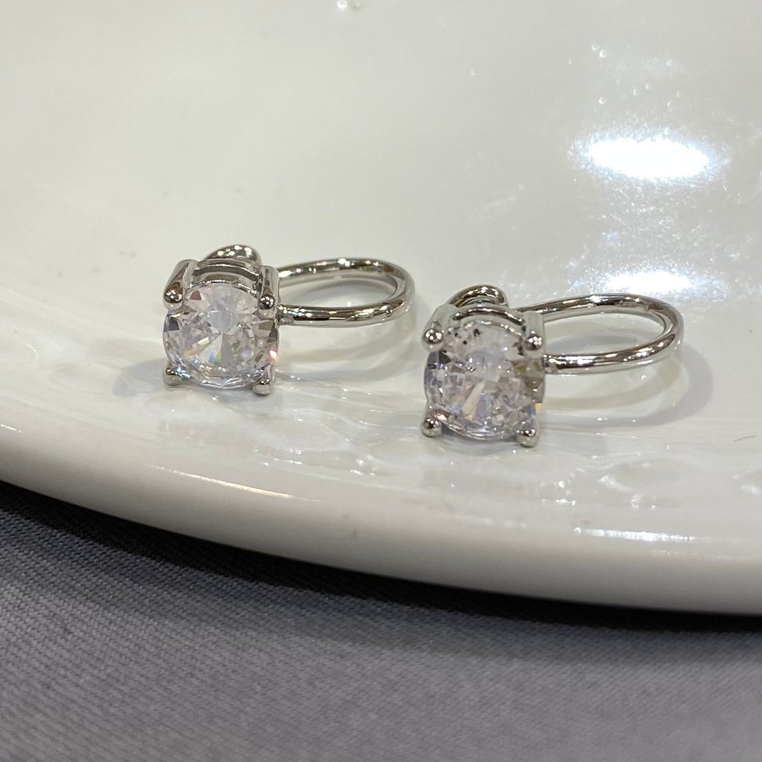 【SILVER925 莫桑石】 6mm 人造钻石 莫桑石 耳环  SILVER925E2 四月诞生石 - 耳环/耳夹 - 其他金属 银色