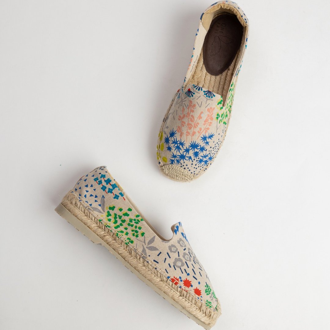 手作草编鞋-日本特殊印花款 夏日花火 白 Espadrilles - 女款休闲鞋 - 棉 多色