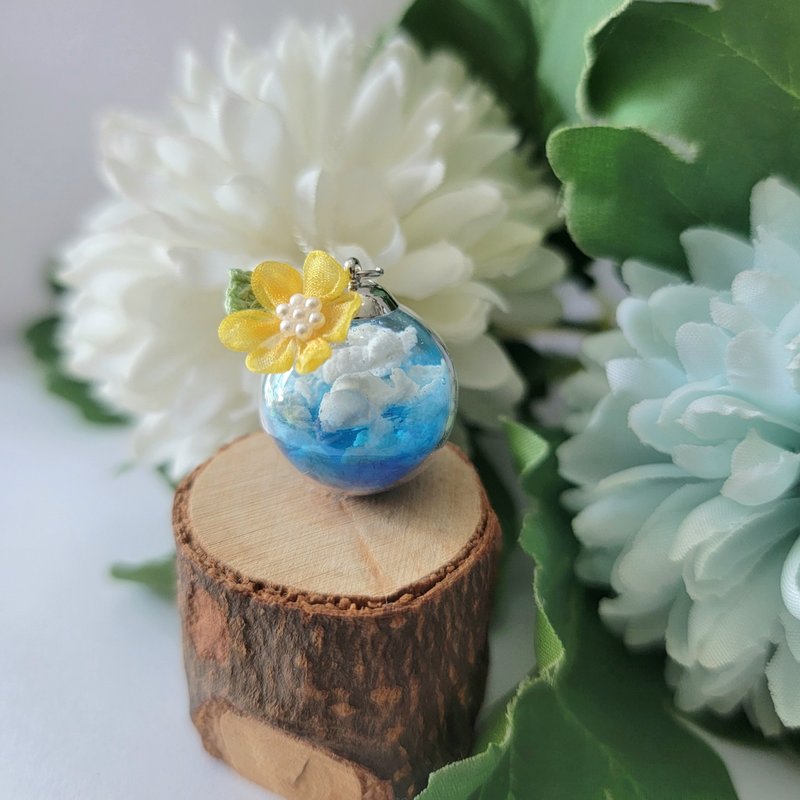 uv resin x つまみ细工 x 人手钩织 天空|云朵|花朵 颈链 sv925 - 耳环/耳夹 - 绣线 蓝色