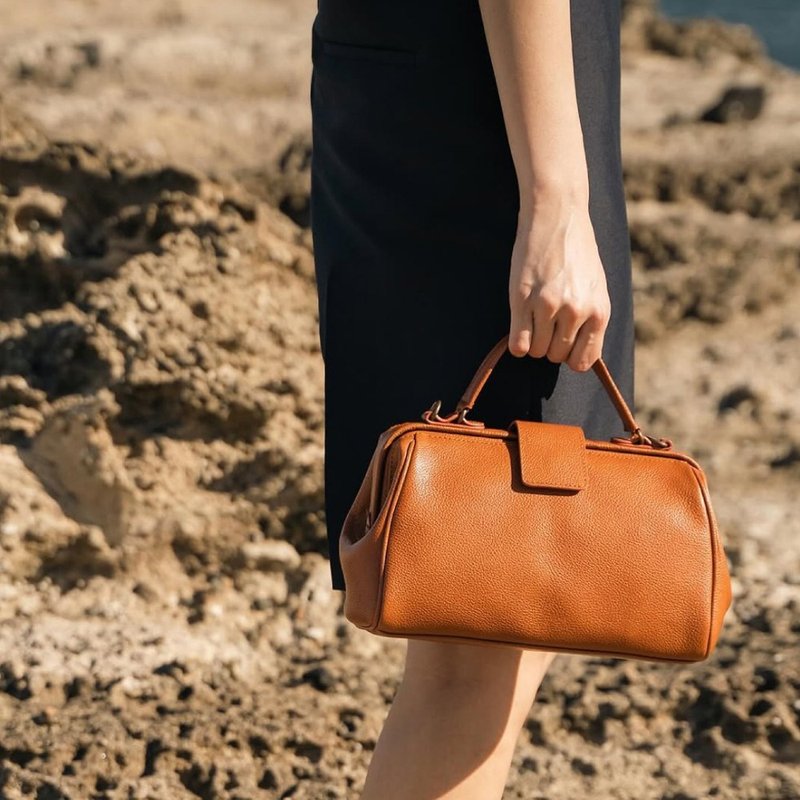 日本丰冈包经典牛皮两用杜勒斯侧背/手拿包Made in Japan by A.N. - 侧背包/斜挎包 - 真皮 