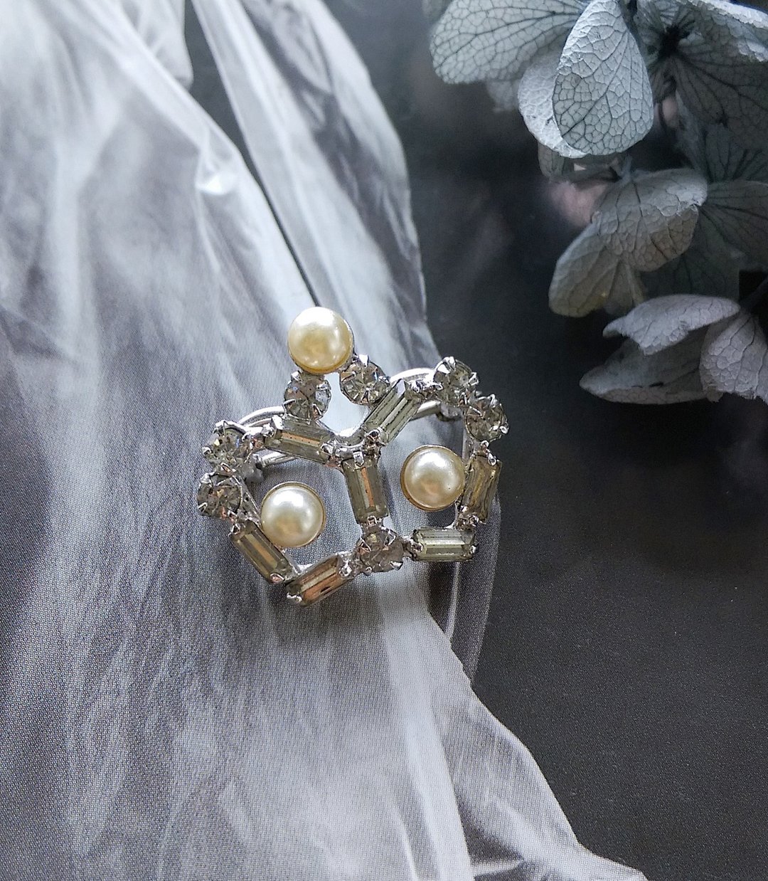 Vintage Jewelry  小皇冠 优雅气质 小巧 小别针 - 徽章/别针 - 其他金属 金色