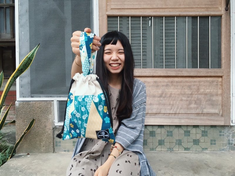 束口手提袋 / 和风花布蓝绿色 - 手提包/手提袋 - 棉．麻 蓝色