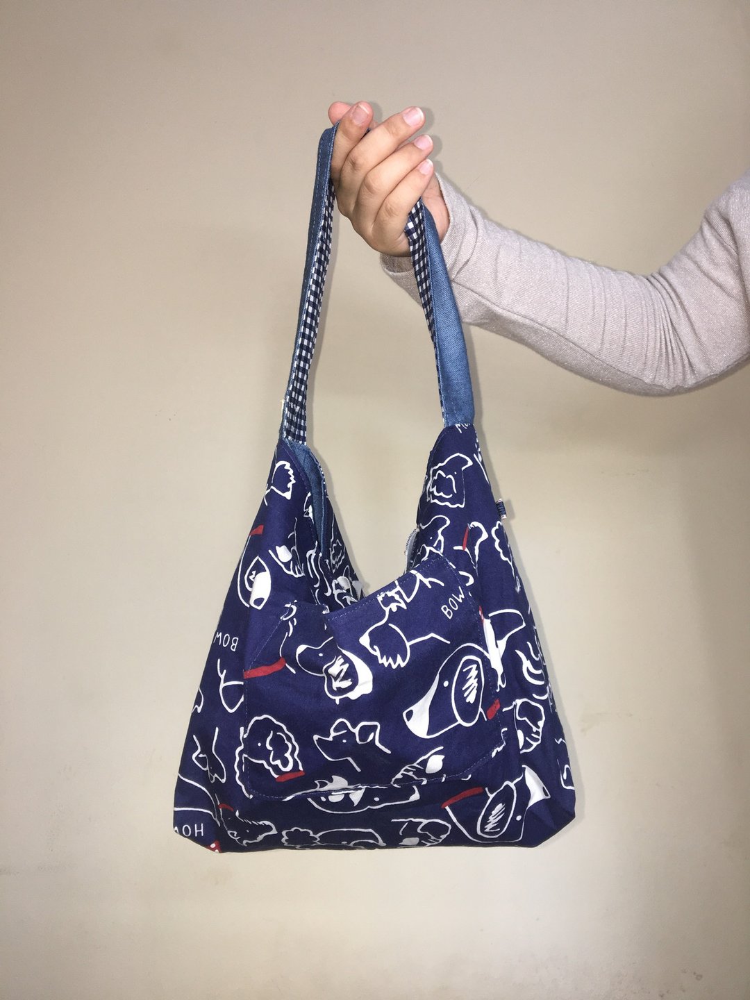 My-Mom-Made medium reversible hobo shoulder bag with overall dog graphic - 其他 - 棉 蓝色