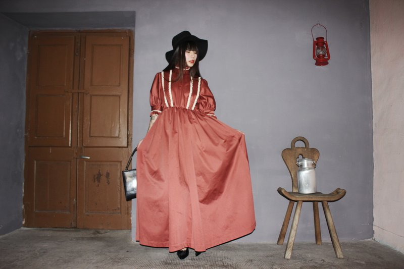 (Vintage洋装)粉色蕾丝领口袖口设计大波浪裙摆长版古着洋装(婚礼/野餐/生日礼物/party)F3100 - 洋装/连衣裙 - 聚酯纤维 粉红色