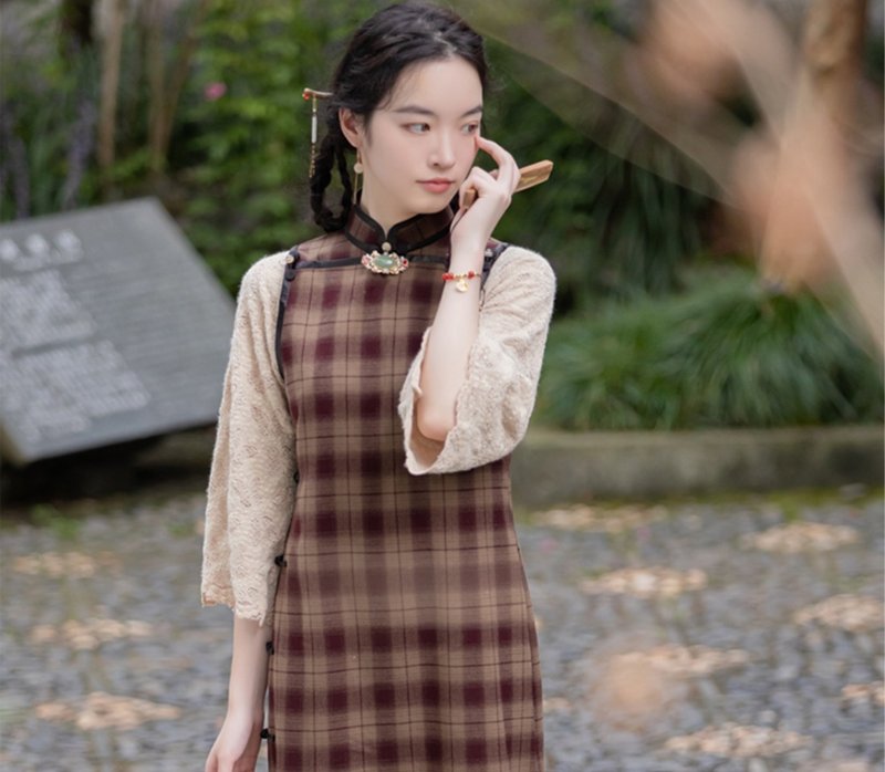 梧桐坠 新中式復古 美拉德格子古法旗袍 - 旗袍 - 其他材质 咖啡色