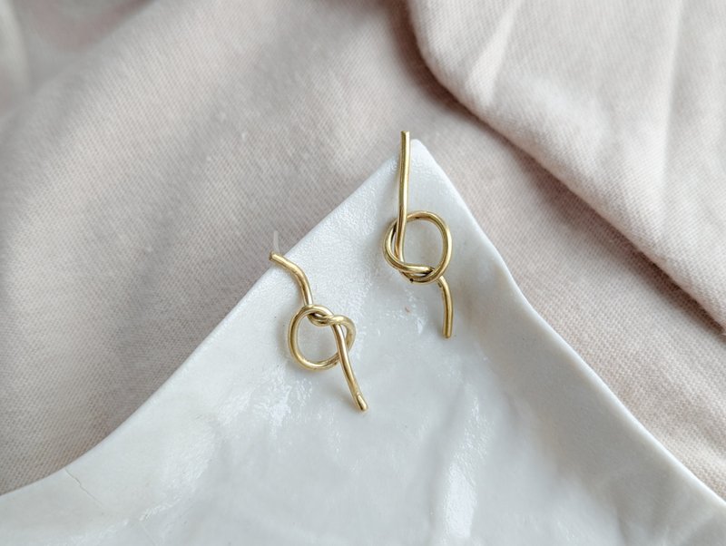 结 • 不对称黄铜耳环 - 耳环/耳夹 - 铜/黄铜 金色