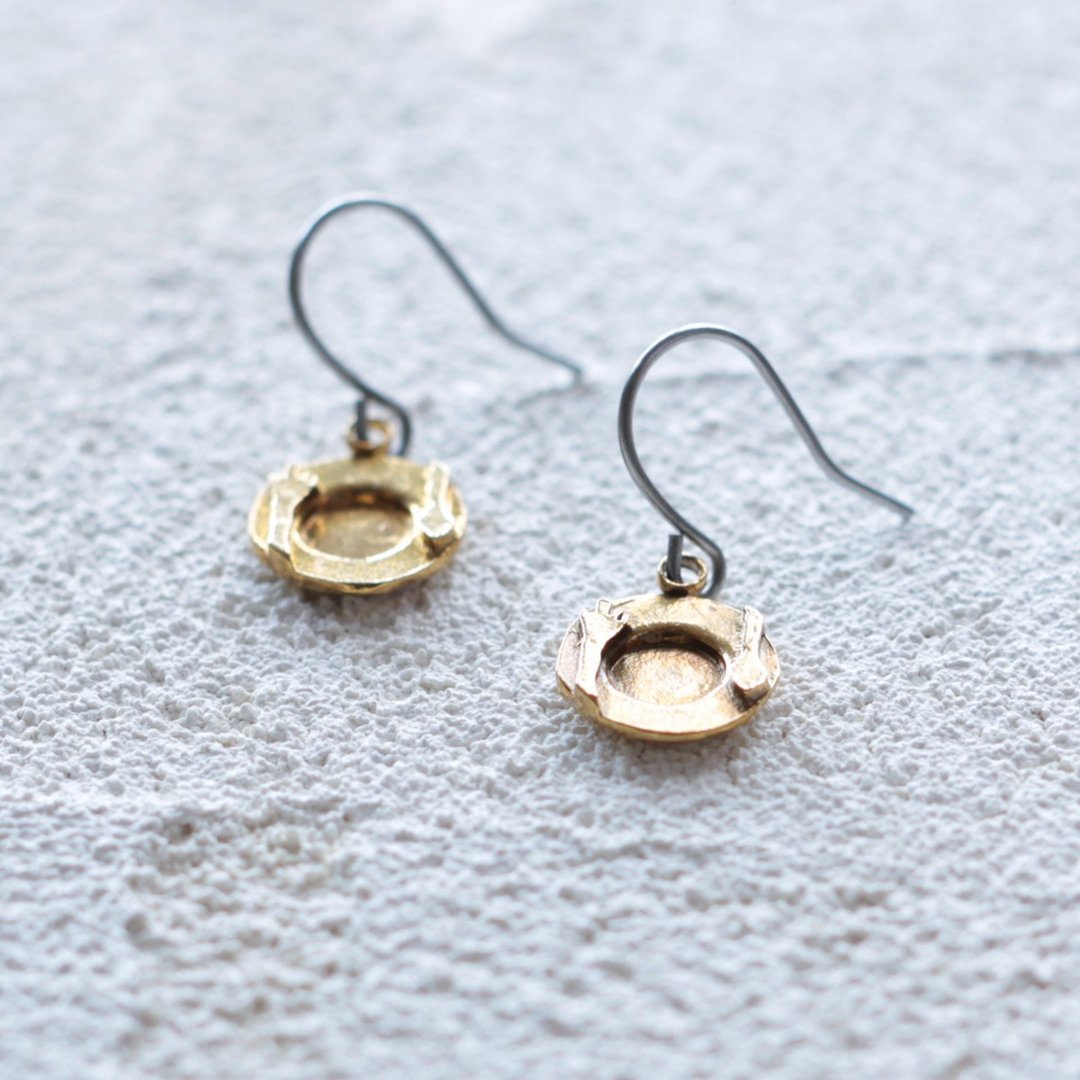 Small one plate earrings P310 - 耳环/耳夹 - 其他金属 金色