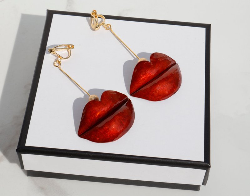 【订制】KISS ME耳环|耳夹|纯手工|生日礼物|圣诞礼物|情人节礼物 - 耳环/耳夹 - 铜/黄铜 红色