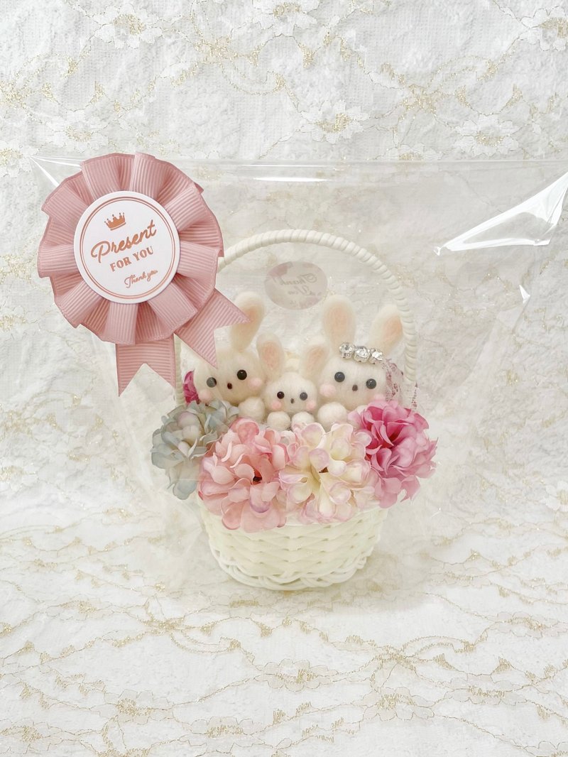 友善的兔子家庭花篮 - 满月礼盒 - 其他材质 紫色