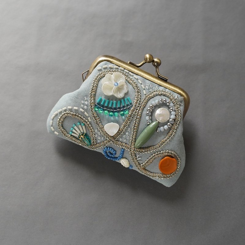 口金包珠绣荷包 11个蓝珠绣礼物 母亲节敬老日 圣诞节无撑荷包 - 化妆包/杂物包 - 棉．麻 蓝色