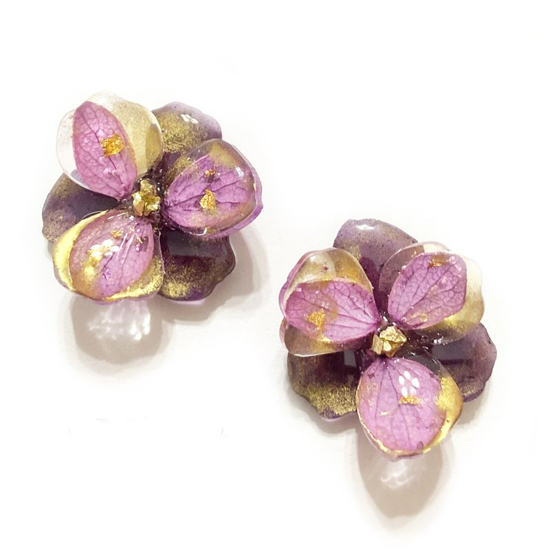 日本树脂深紫色夹心紫阳花瓣色刷金耳环(可改夹) - 耳环/耳夹 - 树脂 紫色