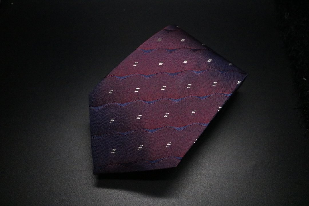 酒红色细纹真丝领带/婚礼新郎伴郎团necktie - 领带/领带夹 - 丝．绢 多色