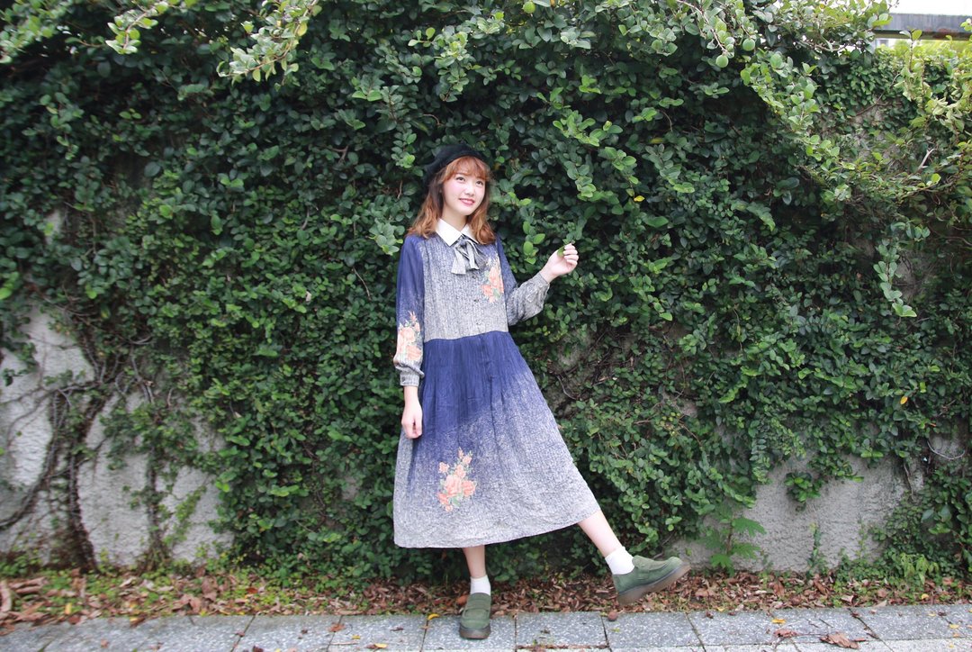 Back to Green:: 清澈白领 珊瑚粉花朵 vintage dress (D-28) - 洋装/连衣裙 - 丝．绢 