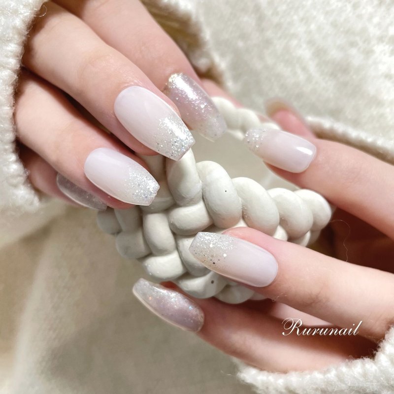 白色 × 亮粉渐变手工美甲贴片 - 指甲油/指甲贴 - 树脂 白色