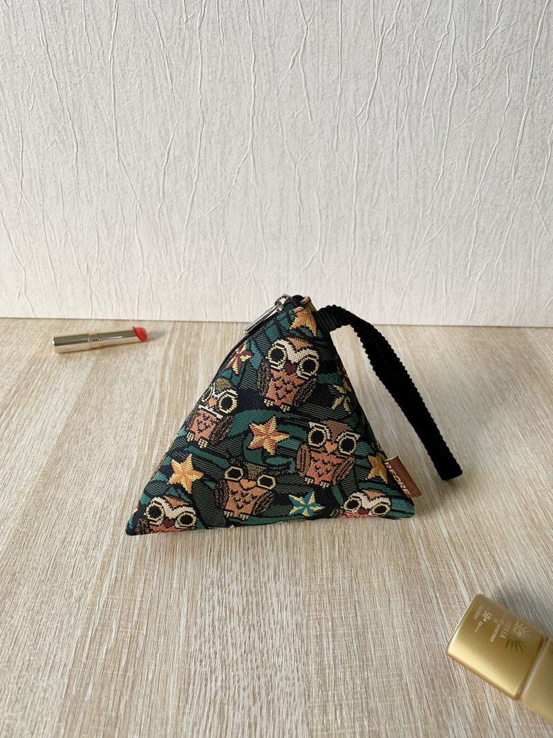 大粽子包  化妆包  防泼水 平织缇花 森夜猫头鹰 - 化妆包/杂物包 - 防水材质 绿色