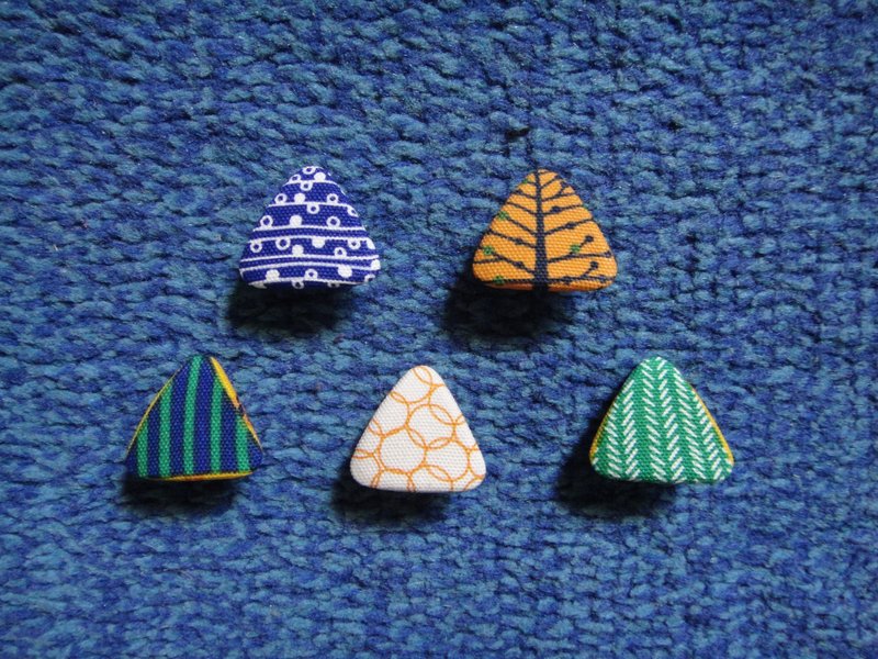 #限量贩售 (C) 简约风小树_布制钮扣徽章 T40DVX26 - 徽章/别针 - 棉．麻 橘色