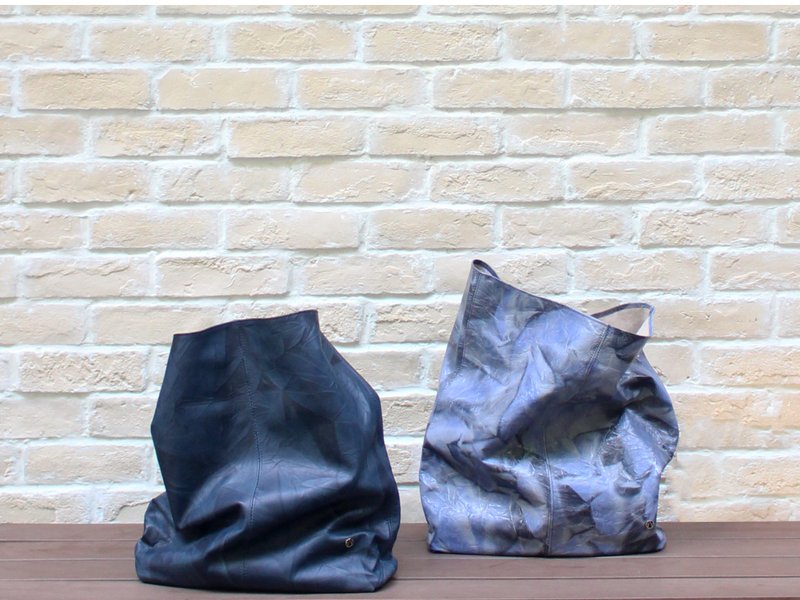 Illusory lunchbag扎染压纹羊皮 手拿包 | BLUEBERRY 蓝莓 *限量款式* - 手拿包 - 真皮 蓝色