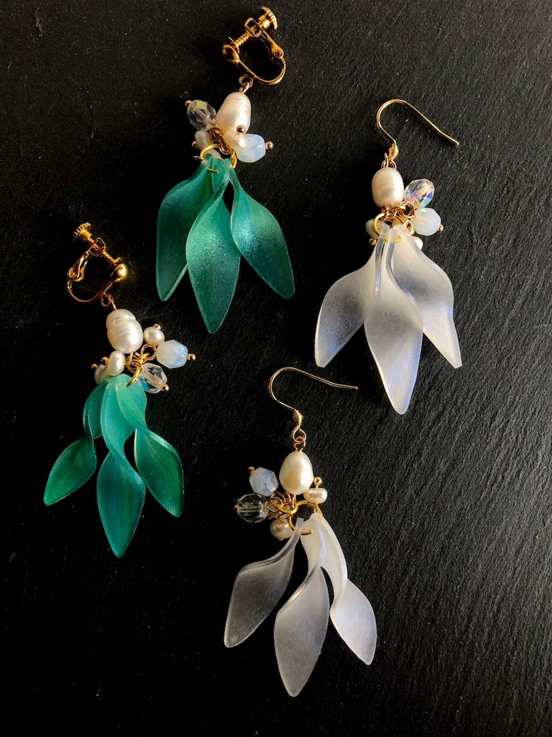 Freshwater Pearl and Czech beads Leaves motif Earrings - 耳环/耳夹 - 塑料 