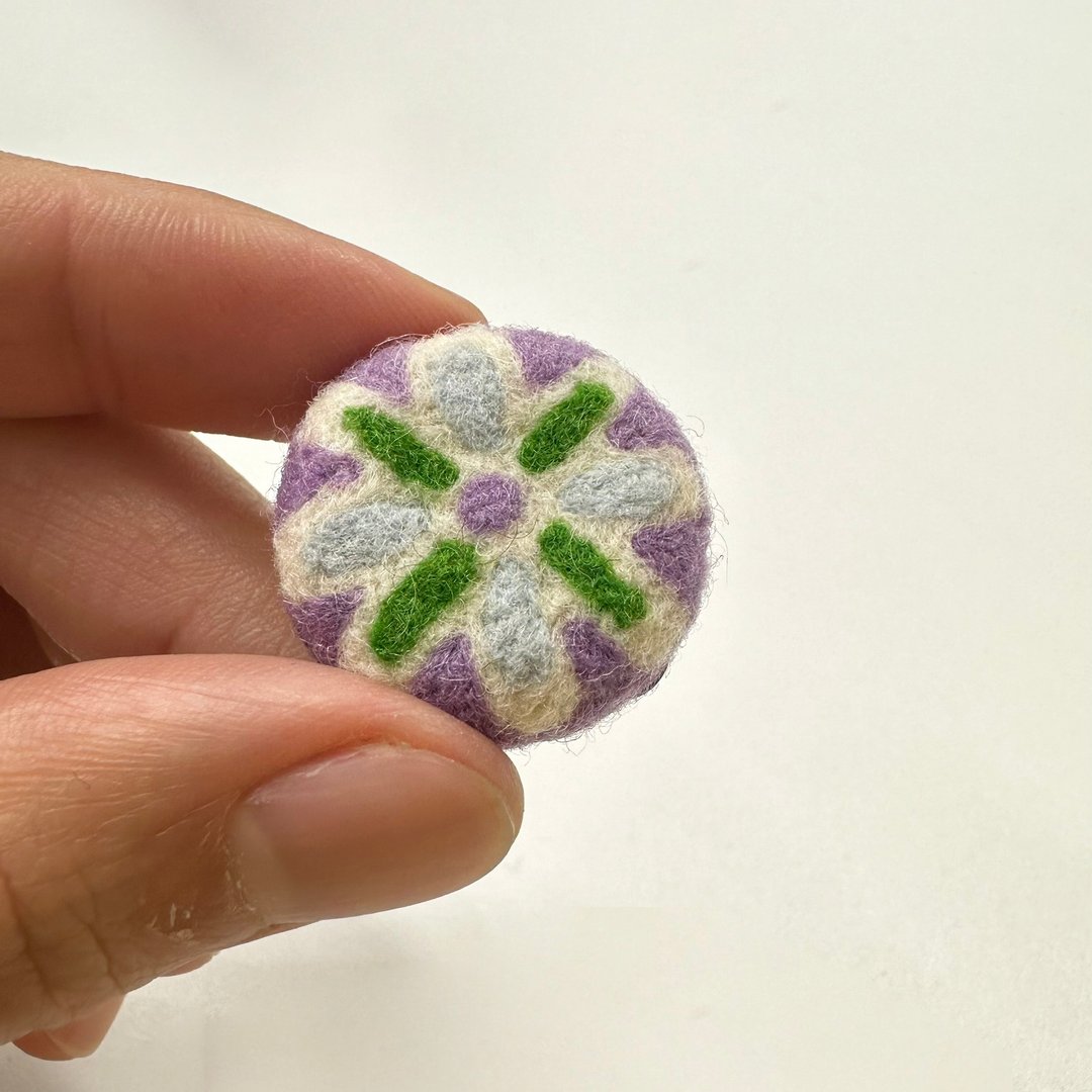 台湾花砖 - 羊毛毡胸针 - 胸针 - 羊毛 多色