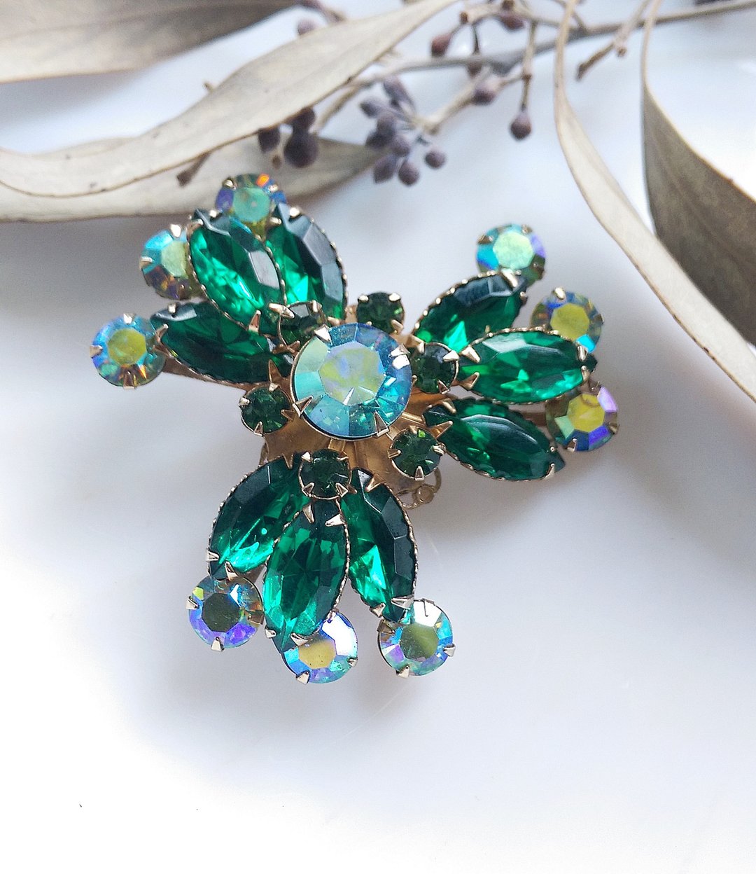 Vintage Jewelry 西洋古董饰品 绿莱茵 花型 别针 - 徽章/别针 - 其他金属 金色