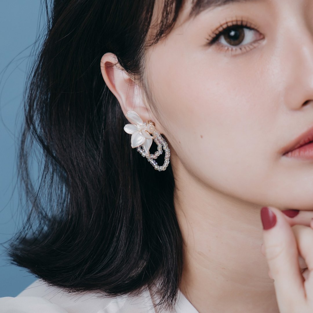 【空灵】贴耳式耳环 | 水晶花饰品 | 新娘饰品 | 手工饰品 - 耳环/耳夹 - 树脂 蓝色