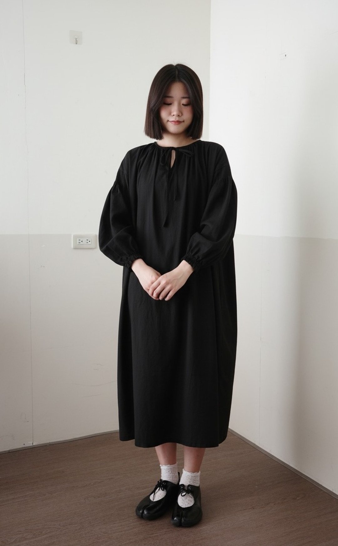 V领绑带澎澎袖洋装 黑 - 洋装/连衣裙 - 棉 