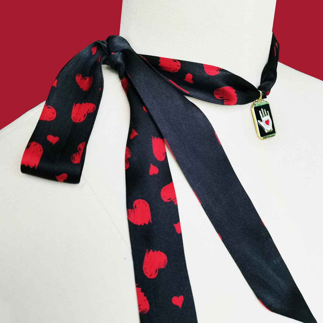 2023新款choker::真丝100%silk领巾::— 颈链项链桃心手掌吊坠 - 项链 - 丝．绢 
