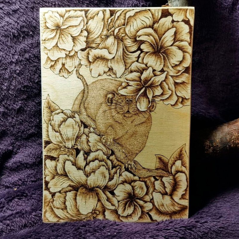 WoodBurning rat on flowering branches - 墙贴/壁贴 - 木头 咖啡色