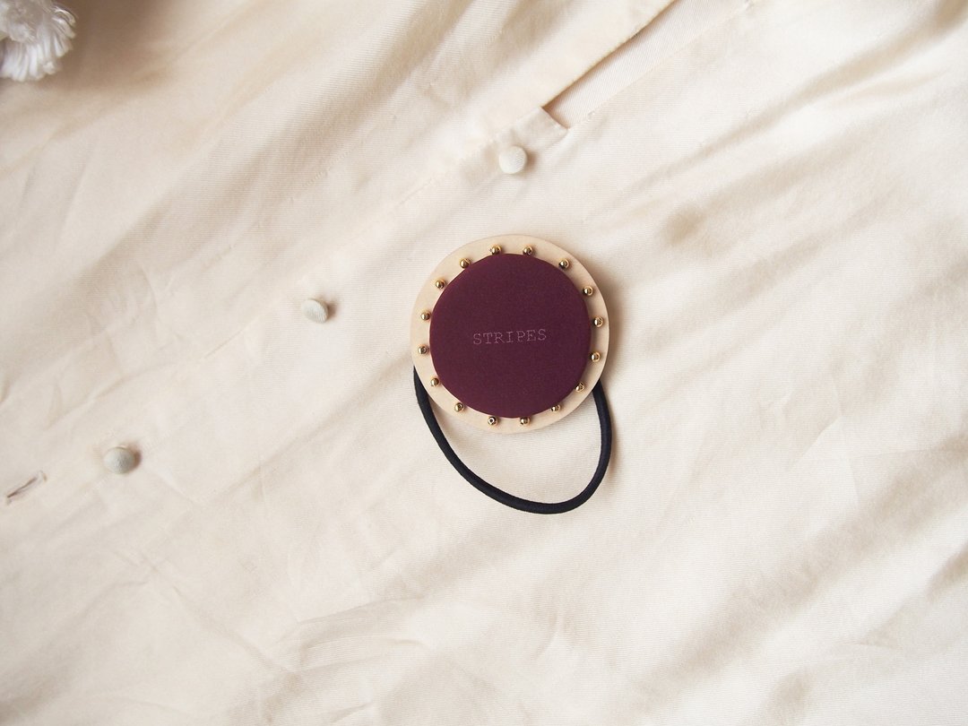 CIRCLE HAIR ELASTIC 【S size】 ~ matte burgundy × gold beads - 发饰 - 木头 红色