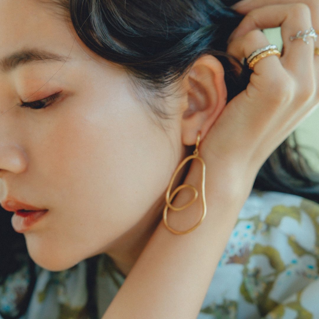 Avocado Earrings (Silver) - 耳环/耳夹 - 其他金属 金色