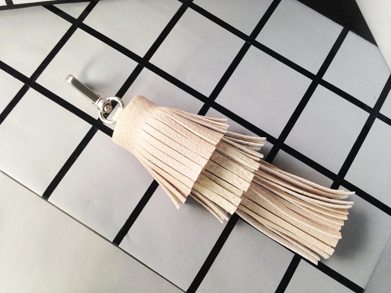 Triple Tassel Keychain Cream Color - 钥匙链/钥匙包 - 人造皮革 卡其色