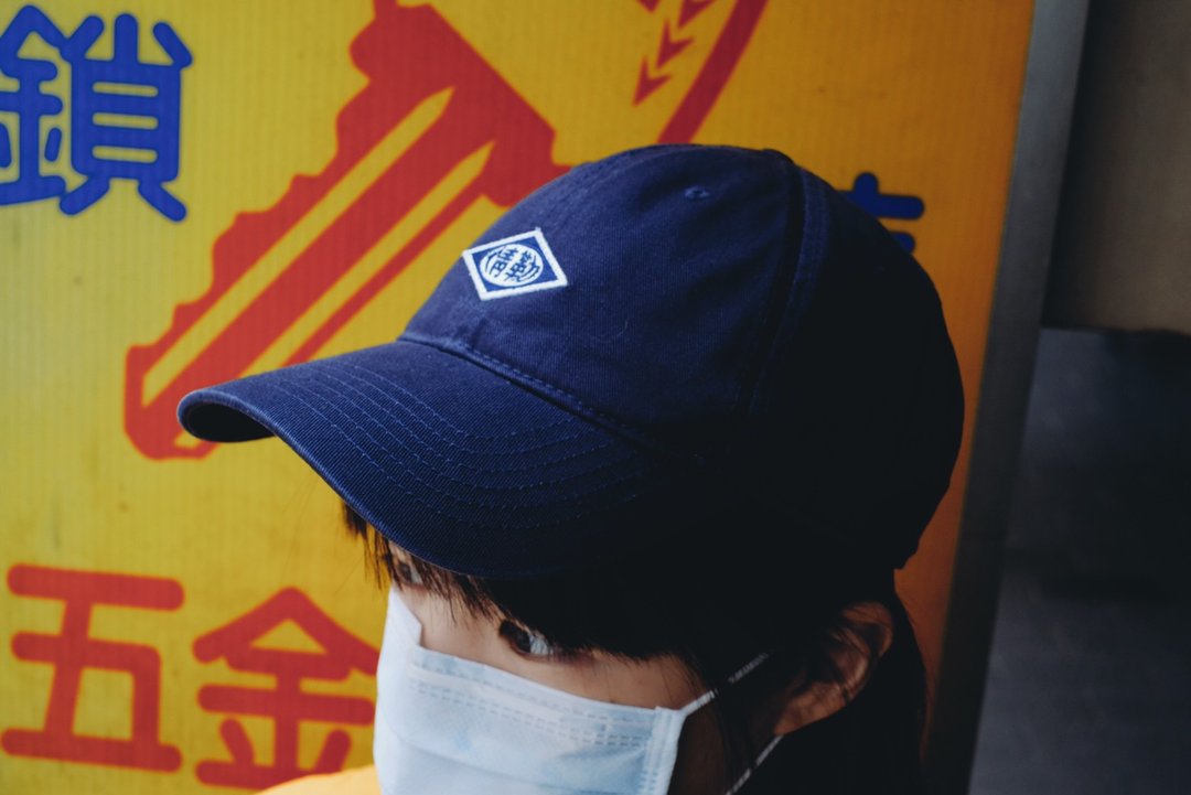 丑物店Baigeegee 爱情勒锁行 帽子 老帽 棒球帽 - 帽子 - 棉 蓝色