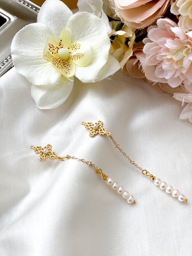 RURI | 气质哑金通花耳钉  天然淡水珍珠耳环 耳夹 - 耳环/耳夹 - 珍珠 金色