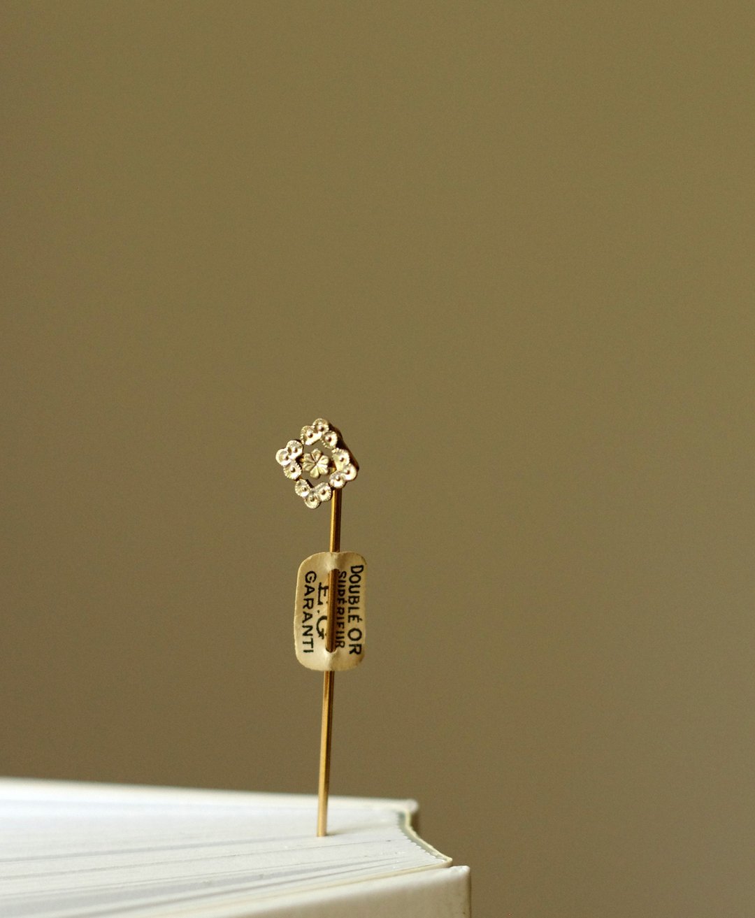 骨董Antique 金色厚金法国维多利亚幸运草别针 帽针 b56 领带针 - 胸针 - 其他金属 金色