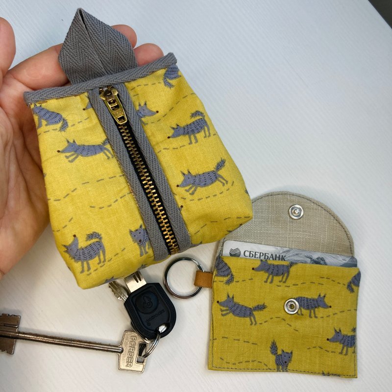 放。迷你拉链化妆包加扣卡夹 - 名片夹/名片盒 - 棉．麻 黄色