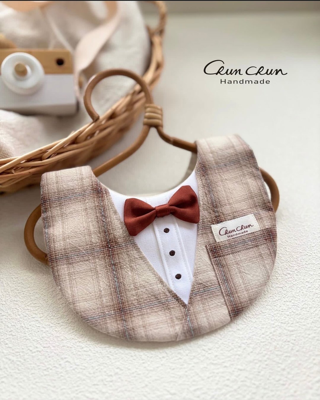 【Chun Chun Handmade】独家 西装欧巴兜 西装兜 帅气围兜 围兜兜 - 围嘴/口水巾 - 棉．麻 
