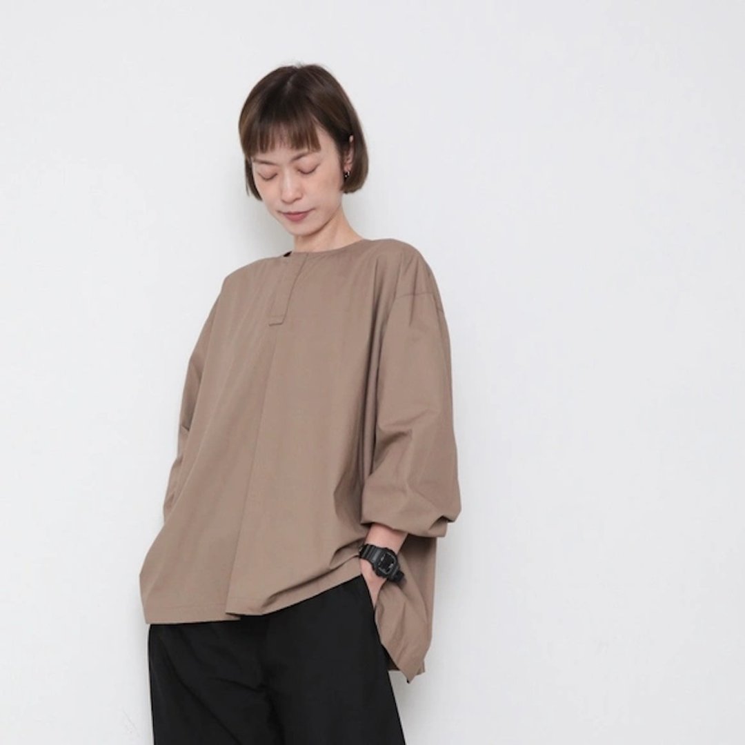 OMAKE.jp 藏扣澎袖百折衫MocBlouse 卡其 - 女装上衣 - 棉．麻 卡其色