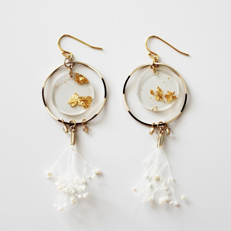 metal and babys breath earrings, pierce, christmas gift, wedding, party - 耳环/耳夹 - 植物．花 白色