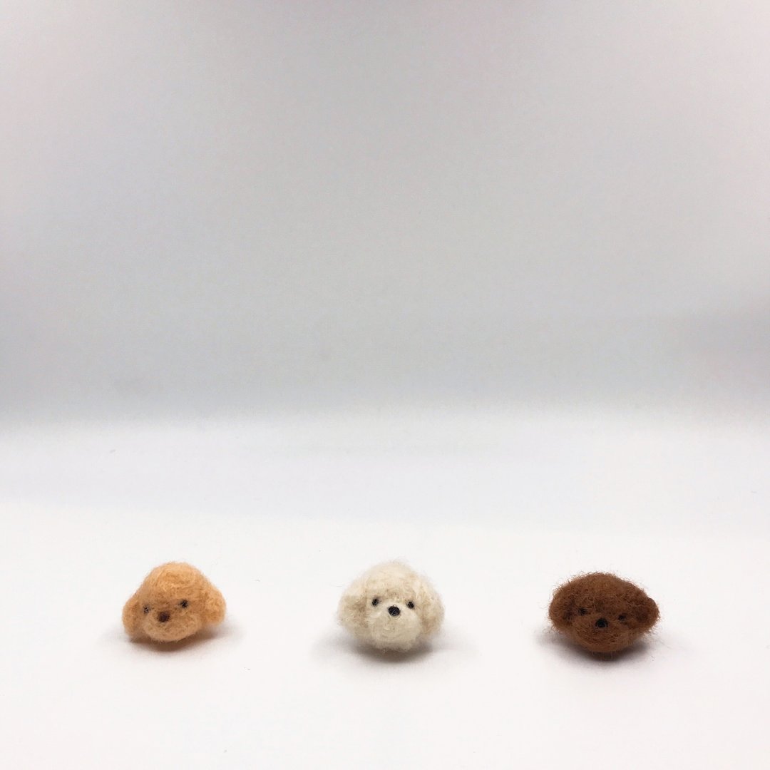 羊毛毡贵宾犬领针-白色/香槟色/深啡色 - 胸针 - 羊毛 白色