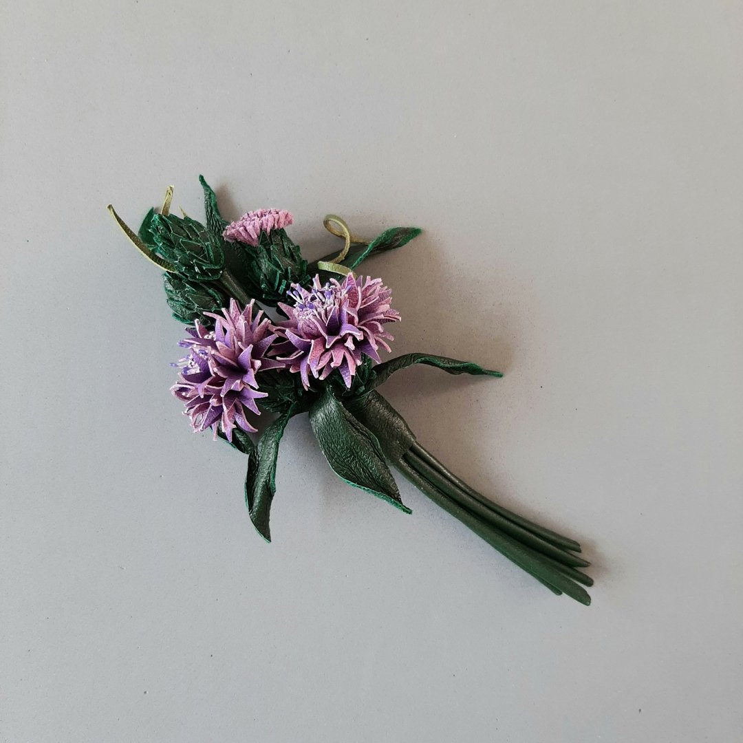 皮革胸針 Lilac cornflower leather brooch for her Leather women's jewelry - 胸针 - 真皮 紫色