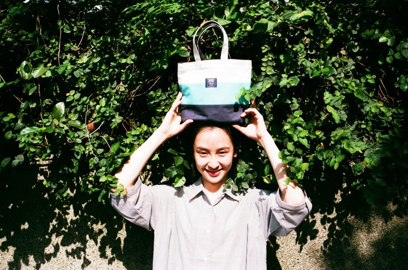 手提托特包 _ 白 天蓝 深蓝  (现货供应中) - 手提包/手提袋 - 棉．麻 蓝色