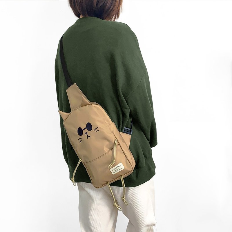 Buddy Bag 系列-中性斜挎背包　猫 米色 - 侧背包/斜挎包 - 其他人造纤维 卡其色
