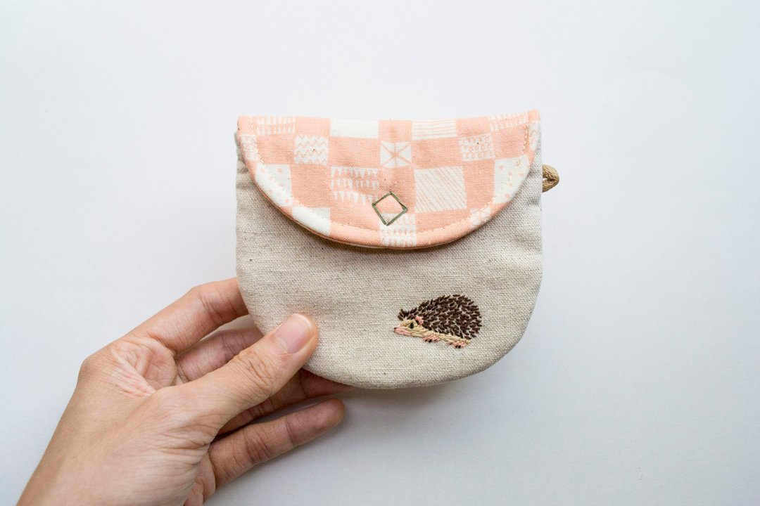 刺蝟 Hedgehog Embroidered Linen Wee Pouch - 零钱包 - 棉 多色