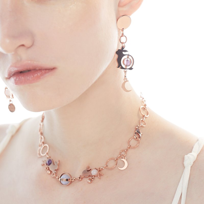 月光玉兔耳环 ROSE MOON BUNNY - 耳环/耳夹 - 铜/黄铜 