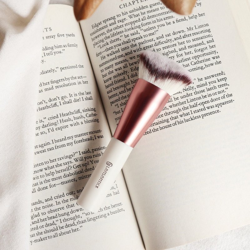 双斜面粉底刷 瑕疵肌 粉底 修容 气垫 - 彩妆刷具/镜子/梳子 - 其他材质 