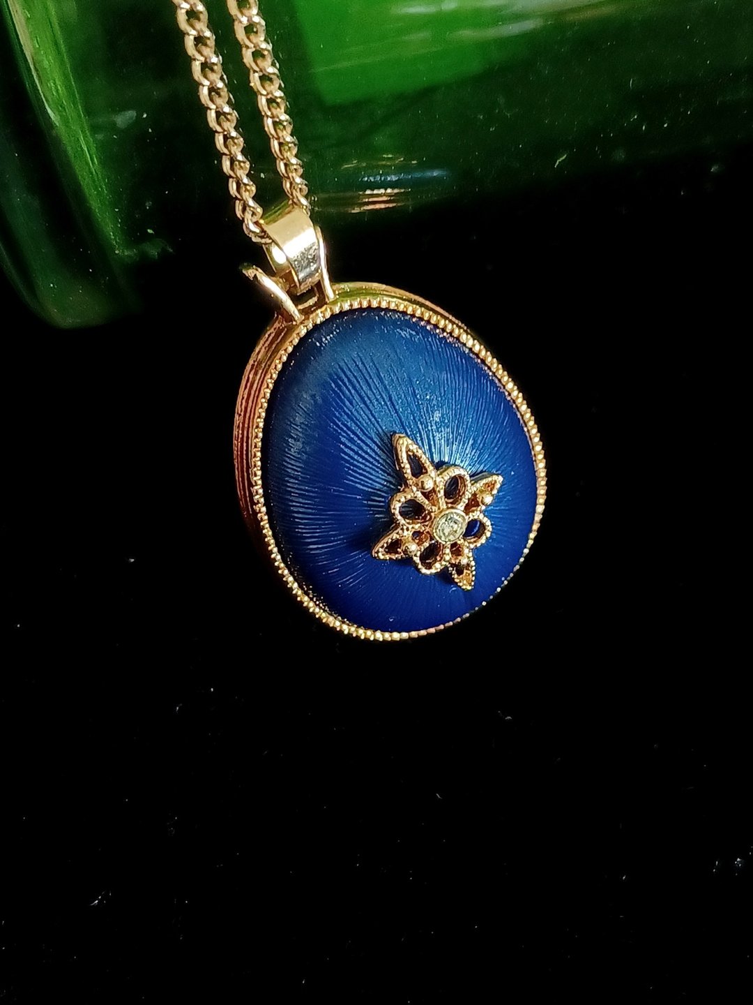 vintage jewelry  AVON 精致宝蓝丝绒感十字星蛋型 项链 - 项链 - 其他金属 