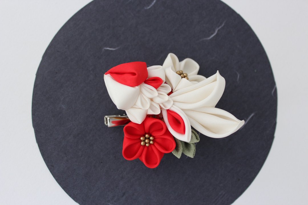 Japanese style goldenfish hair ornament Sakura-nishiki - 发饰 - 丝．绢 白色